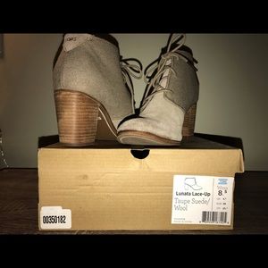 Tom’s lace up booties (EUC)